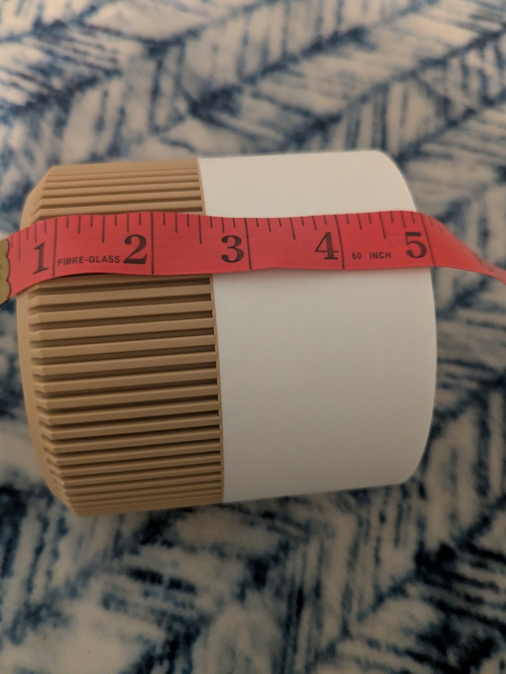 Small Plastic Vase x1 - Picture 4 of 5